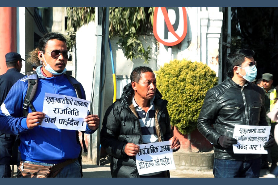 सुकुमबासी बस्ती भत्काउने काठमाडौँ महानगरको कदमलाई सघाउन प्रदर्शन