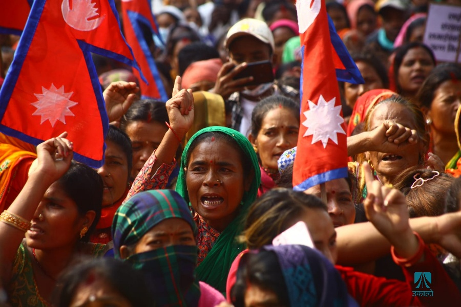 लघुवित्त र मिटरब्याज पीडितको माइतीघरमा विरोध प्रदर्शन [तस्वीरहरू]