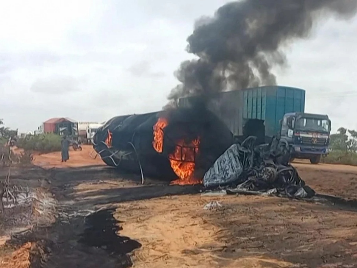 नाइजेरियामा इन्धन ट्यांकर विस्फोट हुँदा १०४ जनाको मृत्यु