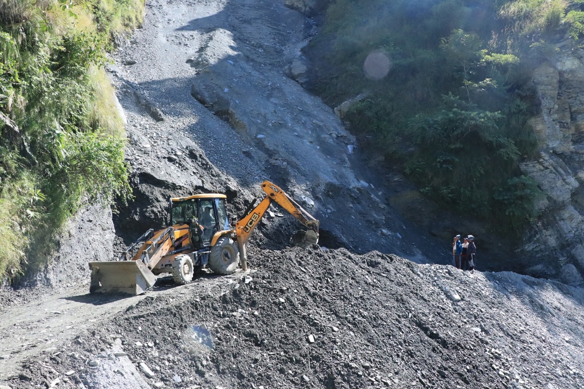 ४ महिनापछि सञ्चालनमा आयो बेनी–दरवाङ सडक