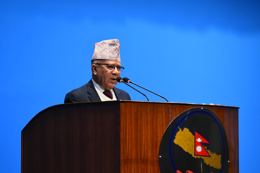 गठबन्धन ५ वर्ष नै टिक्छ, राज्यका समस्या समाधान गरेर अघि बढ्छ : माधव नेपाल