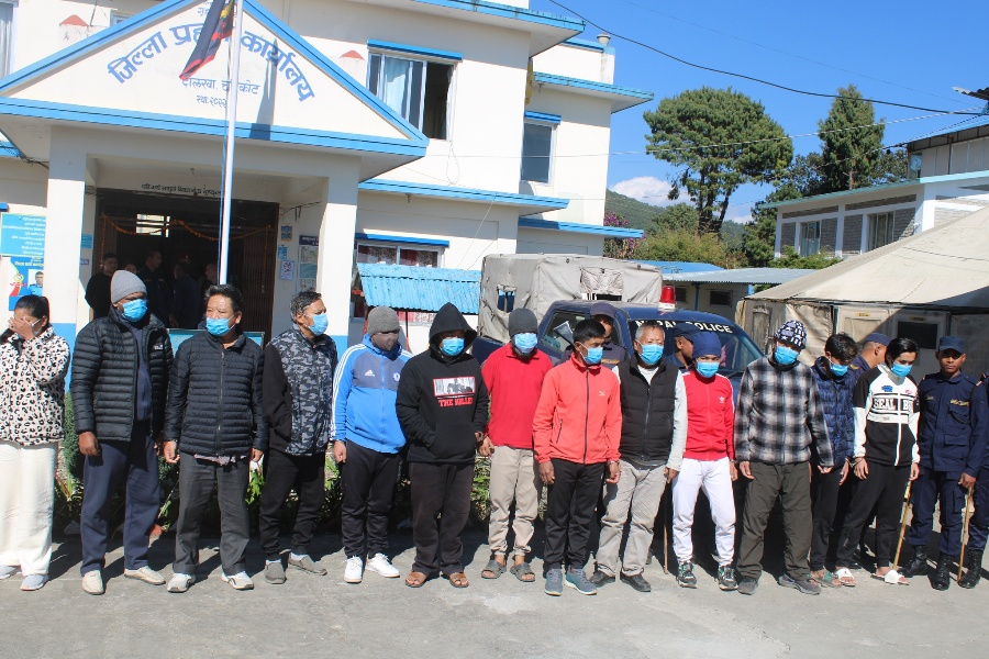 लामाबगर फलाक नाकाबाट ३३ किलो सुन तस्करी भएको पुष्टि, १२ जना अझै फरार