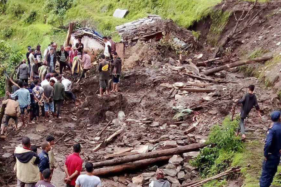 बैतडीमा पहिरोले घर पुरिँदा आमाछोराको मृत्यु, तीनजना घाइते