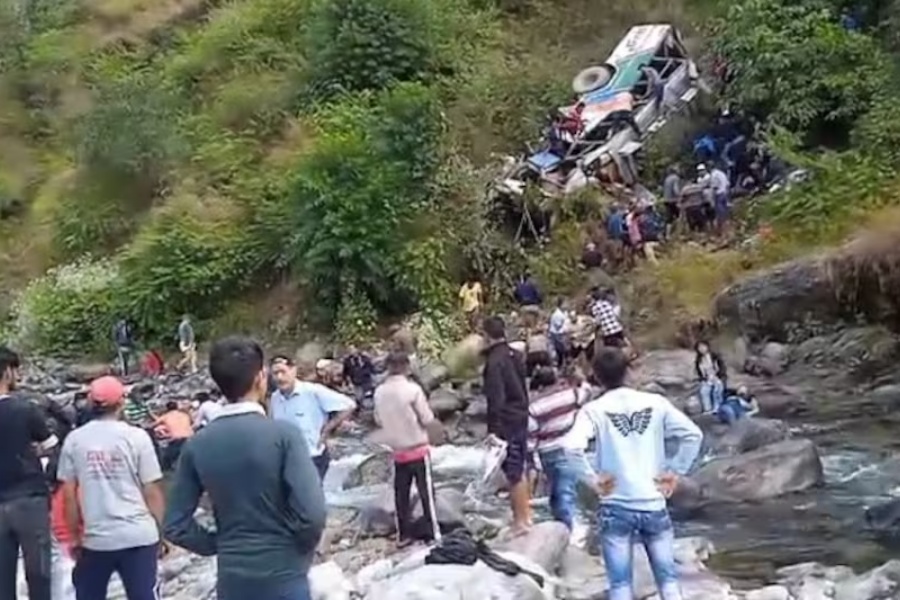 उत्तराखण्डको मार्चुलामा बस दुर्घटना हुँदा कम्तीमा ३० जनाको मृत्यु