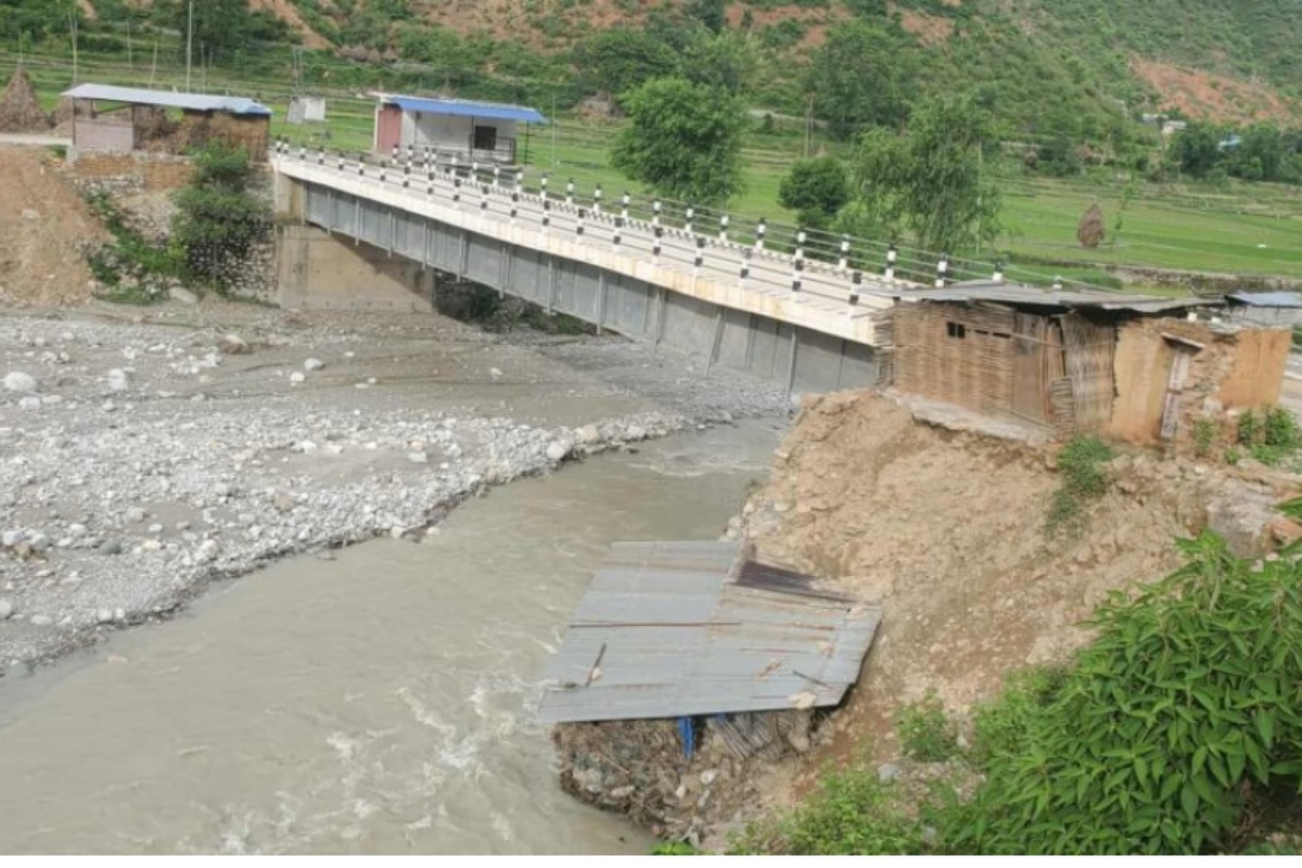 जोखिममा भटौली खोलाको पक्की पुल