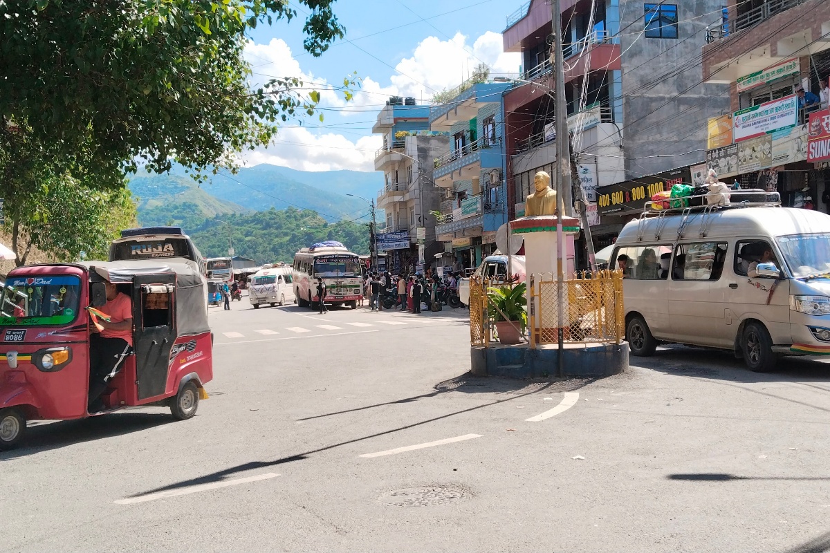 बीपी राजमार्ग: पहिरोले बगाएको स्थानमा कुन सडक प्रयोग गर्ने?