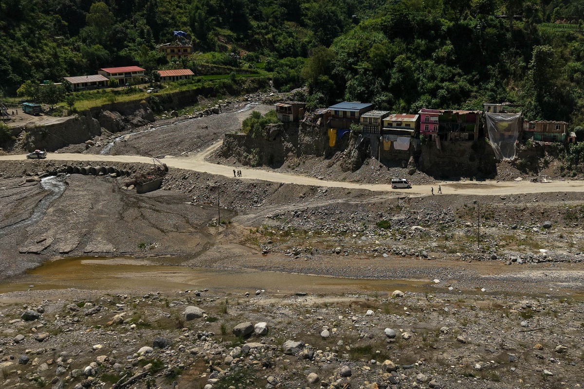 बीपी राजमार्गमा राति सवारी आवागमनमा रोक