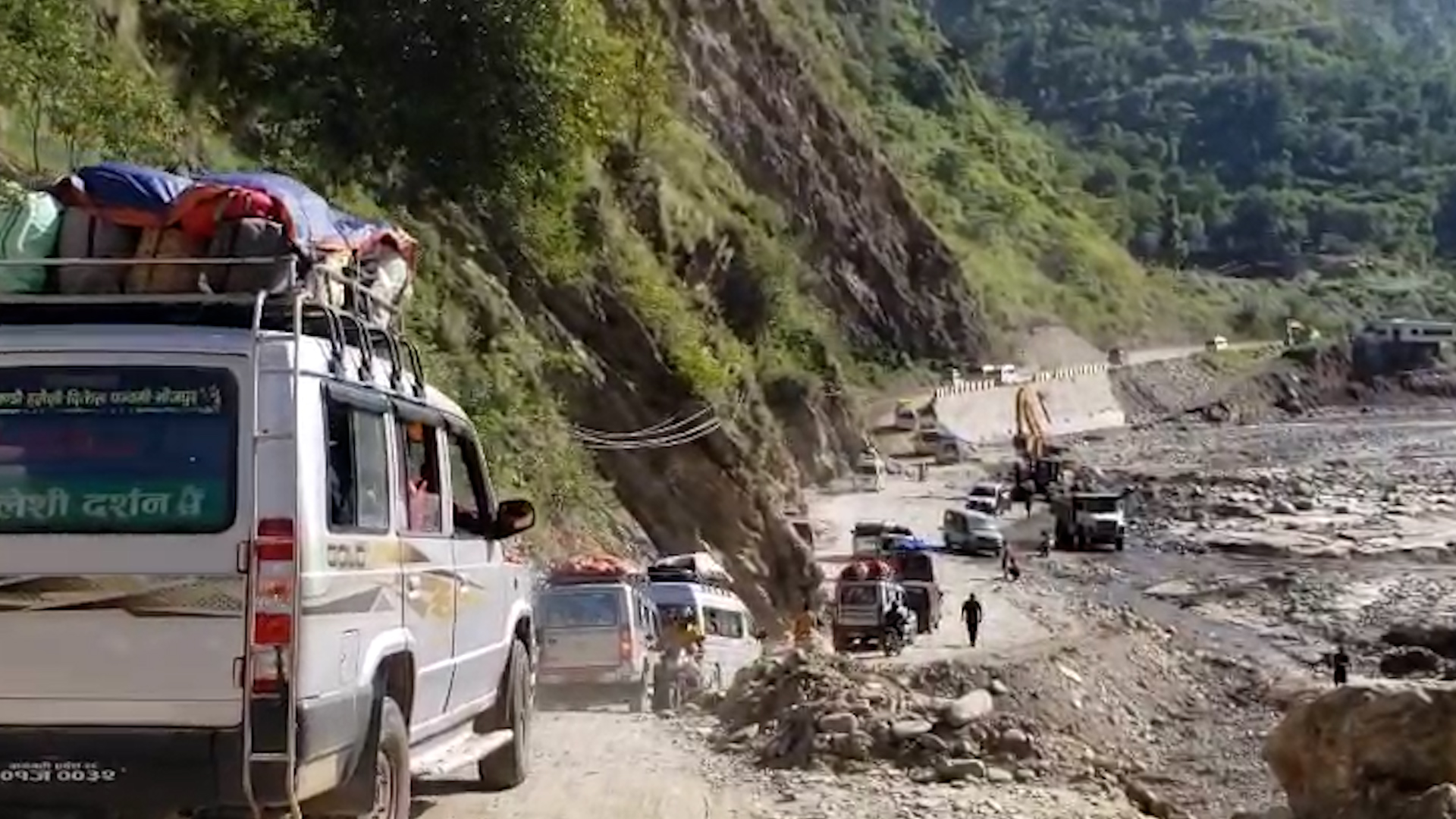 अस्थायी डाइभर्सन बनेपछि बीपी राजमार्गमा सवारीसाधनको चाप