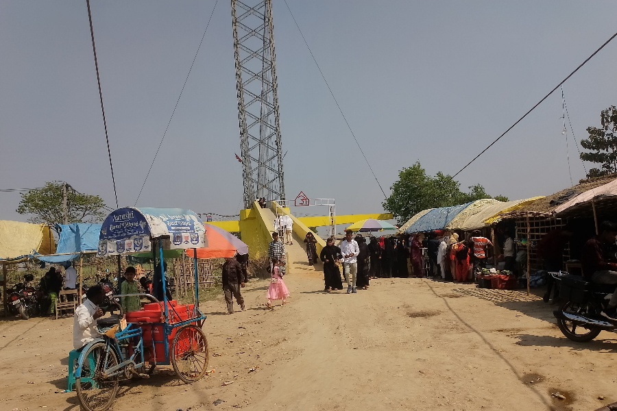 झोलुंगे पुल सञ्चालनमा आएपछि स्वरोजगार बन्दै स्थानीय