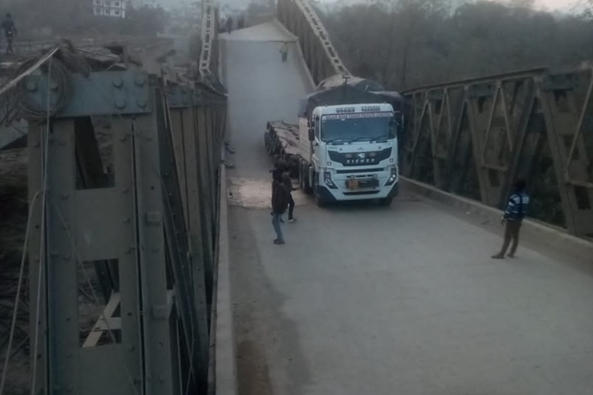 पुल भाँचिएर अवरुद्ध पूर्वपश्चिम राजमार्ग ‘डाइभर्सन’ गरी सञ्चालनमा