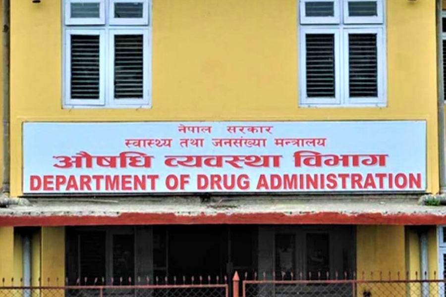 अवैध रूपमा औषधि बिक्री गर्ने फार्मेसीमा सिलबन्दी