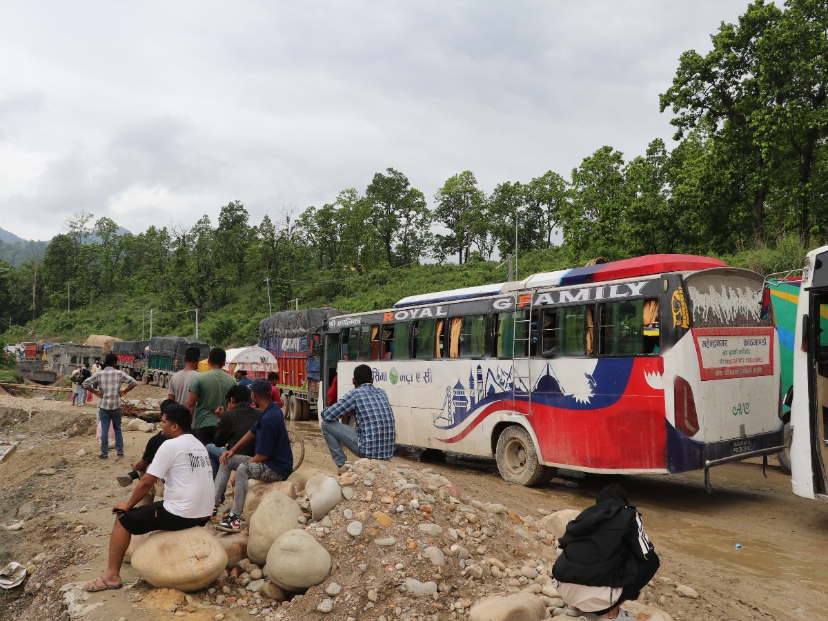 बाढीले बुटवल-नारायणगढ सडक पूर्ण रूपमा अवरुद्ध