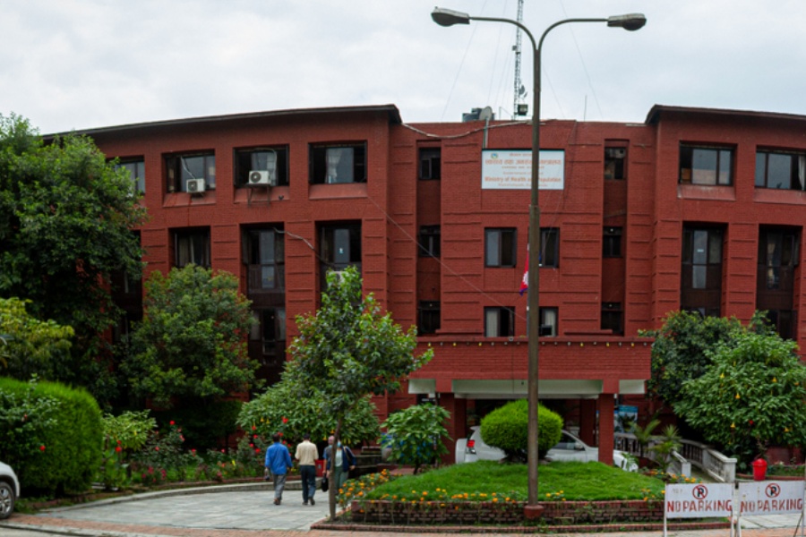 स्वास्थ्यकर्मीमाथि हातपात गर्नेविरुद्ध हुने सजायबारे अस्पतालबाहिर सूचना टाँस्नुपर्ने 