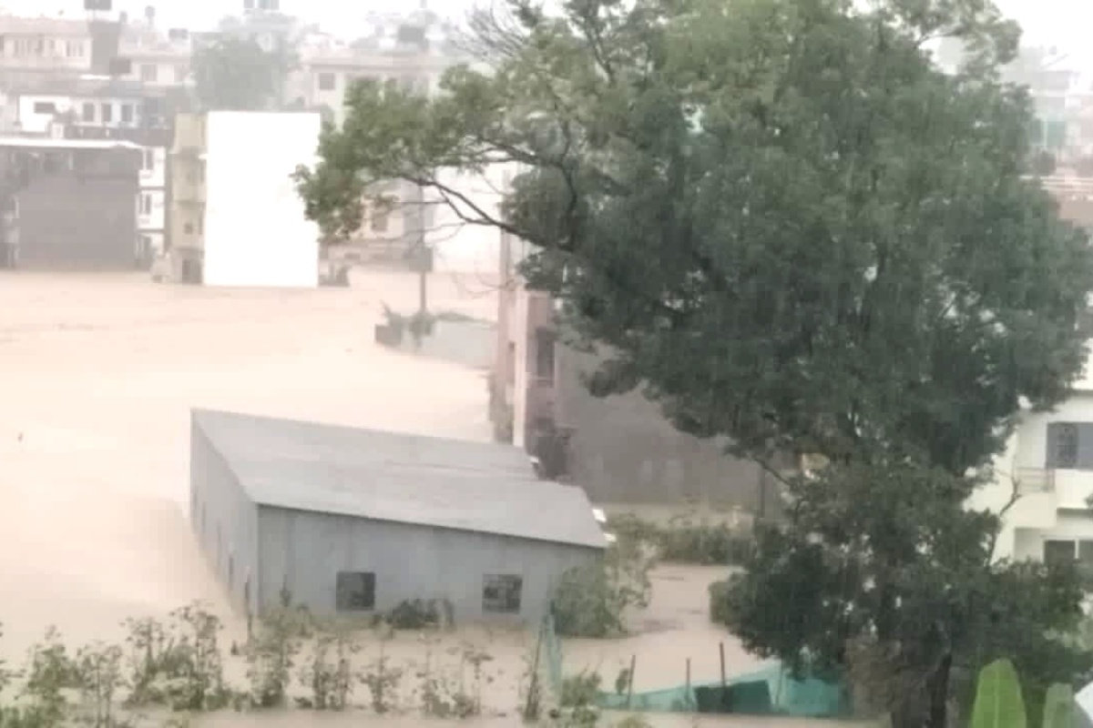 भक्तपुरको पलासेमा पहिरोमा परेर ३ जनाको मृत्यु