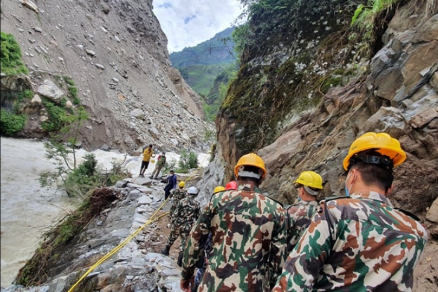 दार्चुला–तिंकर सडक निरीक्षण गर्न दुई मन्त्री दार्चुलामा