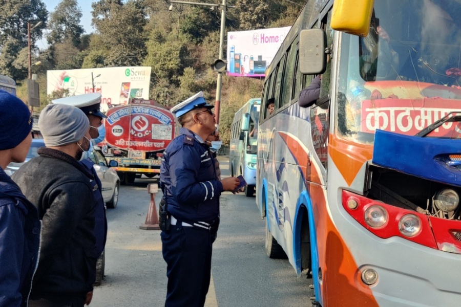 लापसे गरेर गाडी चलाउने ७ जना चालक नियन्त्रणमा