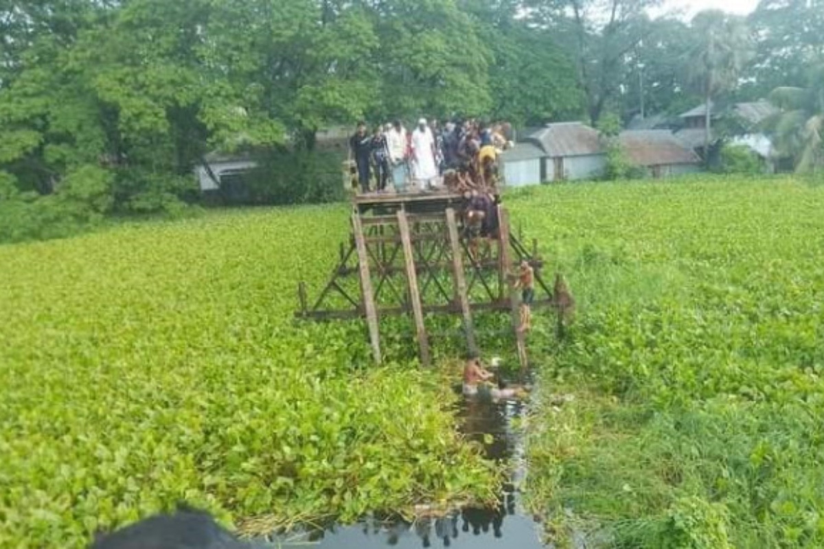 बांग्लादेशमा पुल भत्किँदा ९ जनाको मृत्यु