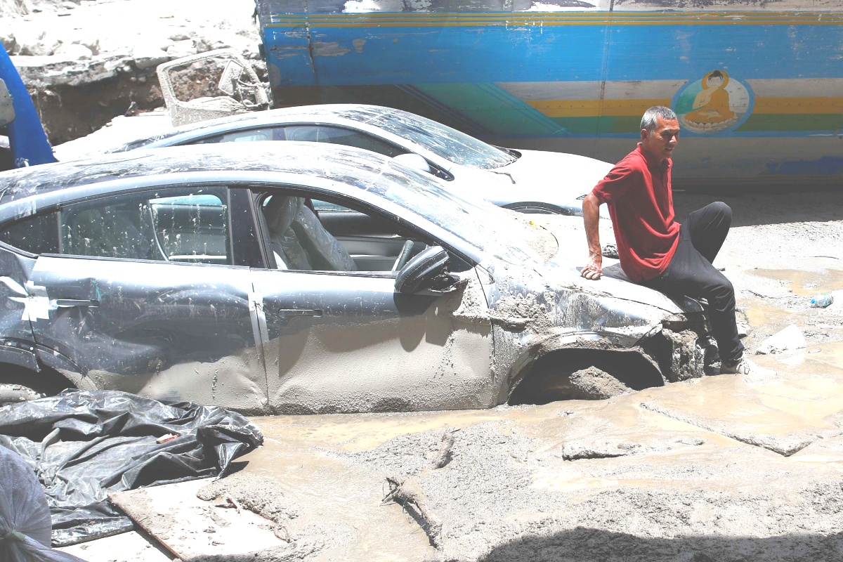 टिमुरे भन्सारमा गाडीको बिजोग [तस्वीरहरू]