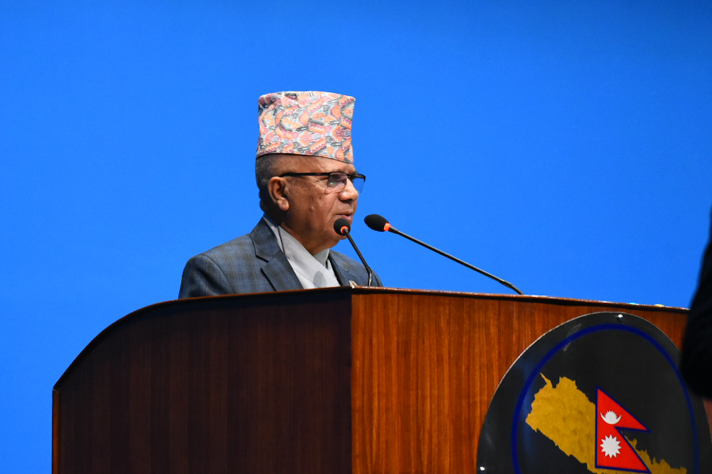 माधव नेपालको सुझाव : सरकार संकटग्रस्त अर्थतन्त्र सुधार्न लागोस्