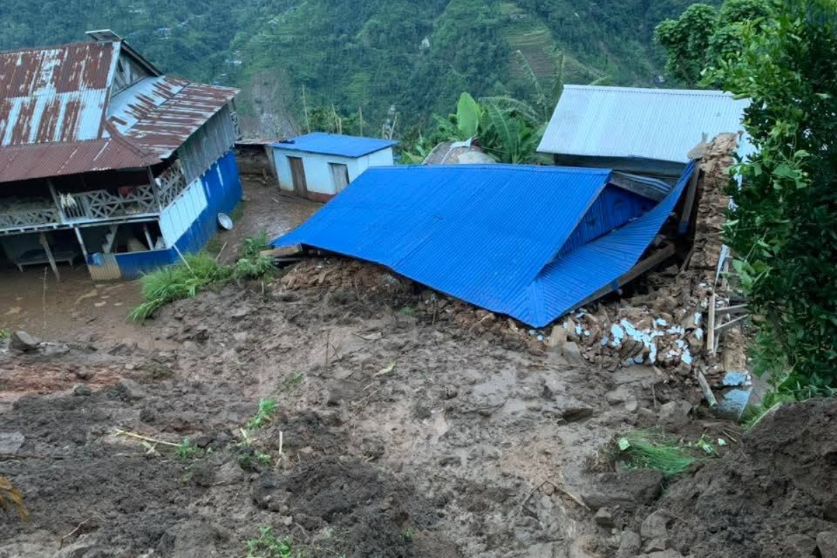 ताप्लेजुङमा पहिरोले घर पुरिँदा ५ जना घाइते, १ गम्भीर