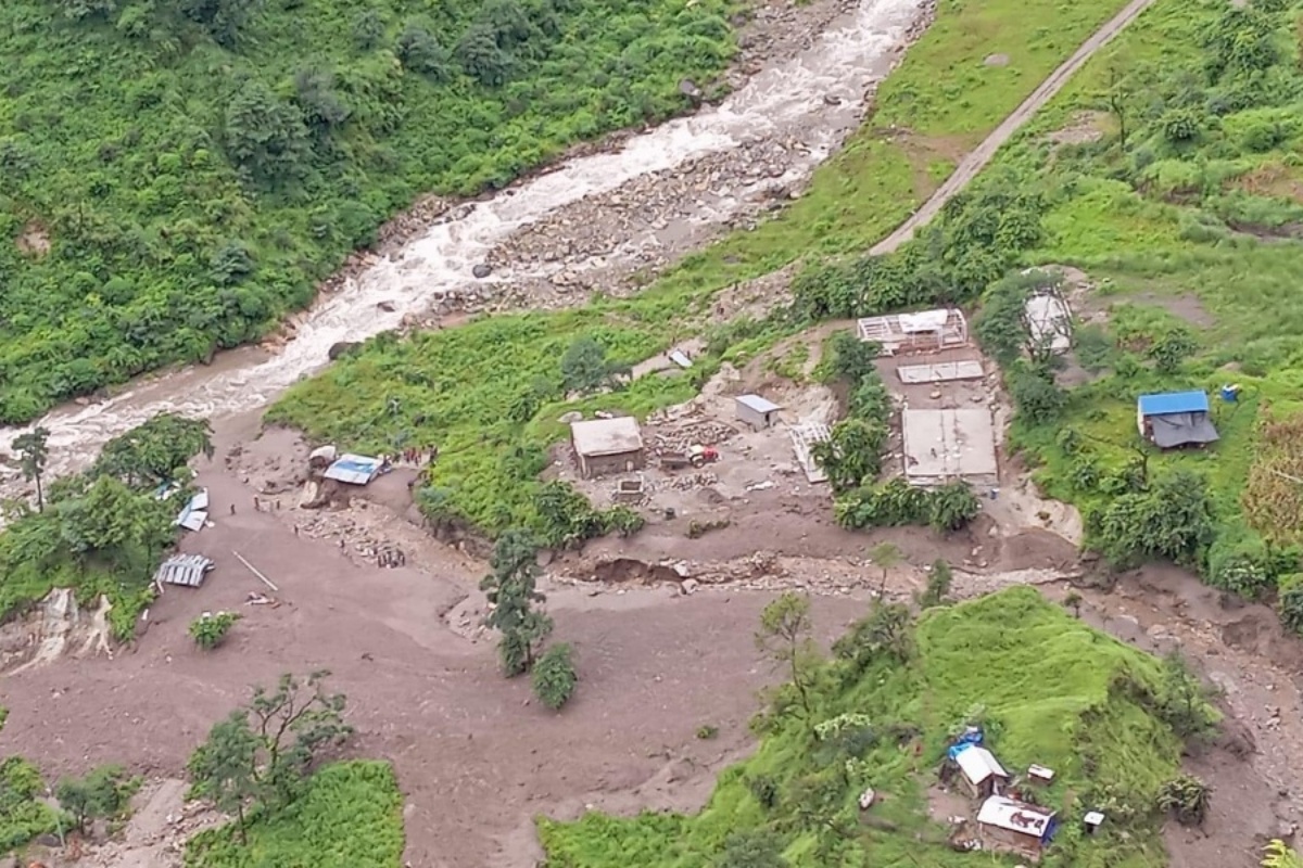 गोरखा पहिरोका घाइतेलाई उपचार गर्न काठमाडौँ लगियो