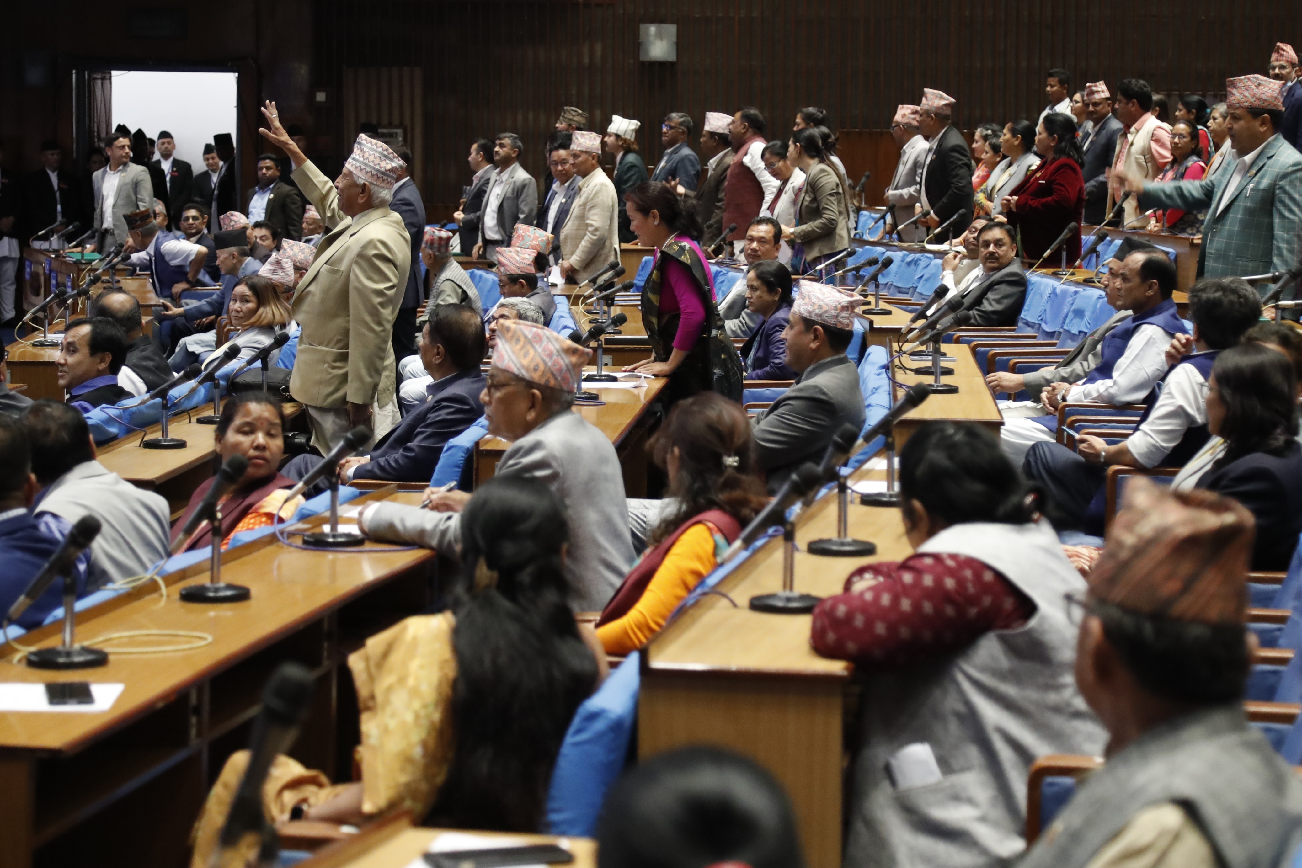 सुन तस्करी छानबिन उच्चस्तरीय समिति गठनको माग गर्दै एमालेले गर्‍यो  प्रतिनिधिसभा बैठक अवरुद्ध