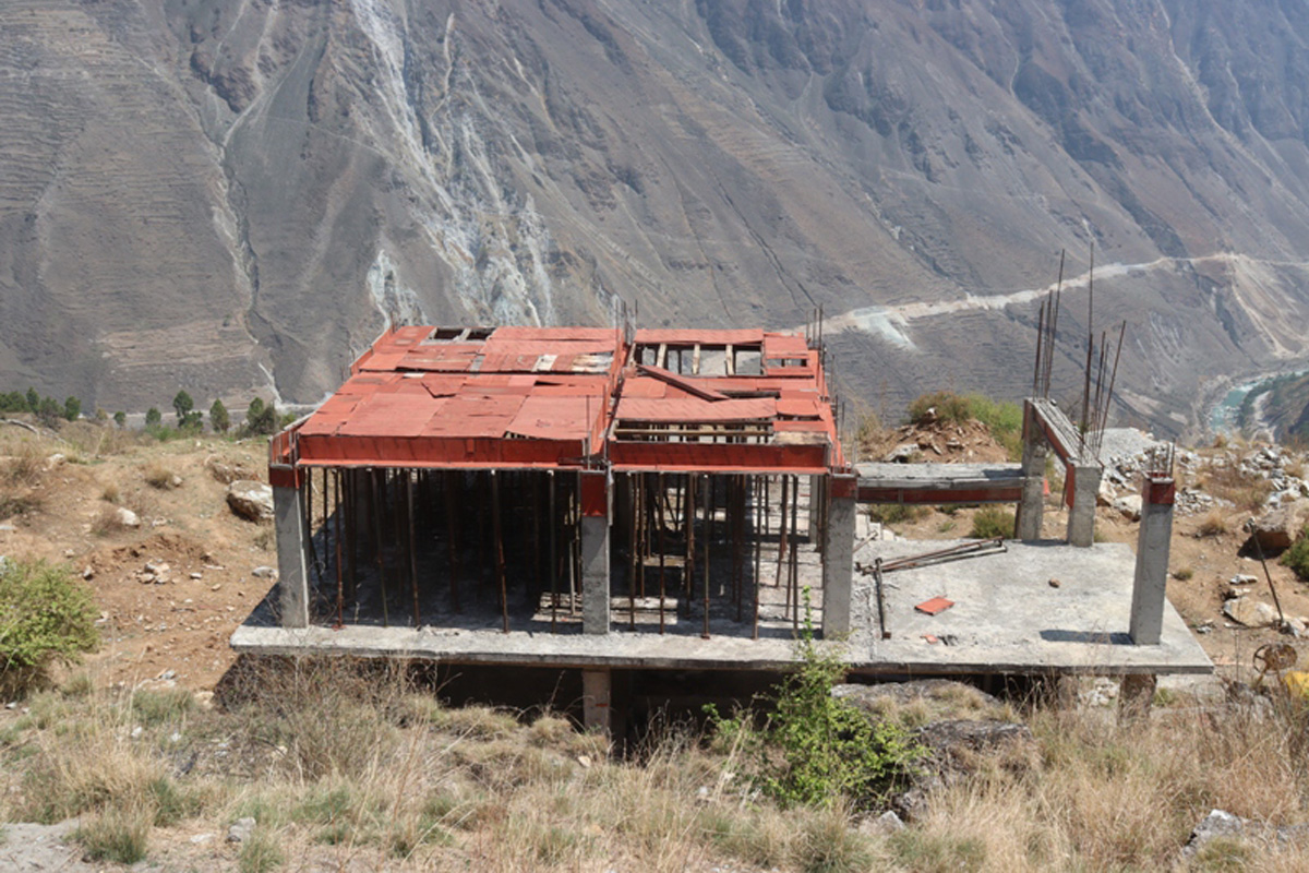 ठेकेदारले काम छाडेपछि मुगुमा प्रहरी चौकी भवन ५ वर्षदेखि अलपत्र 