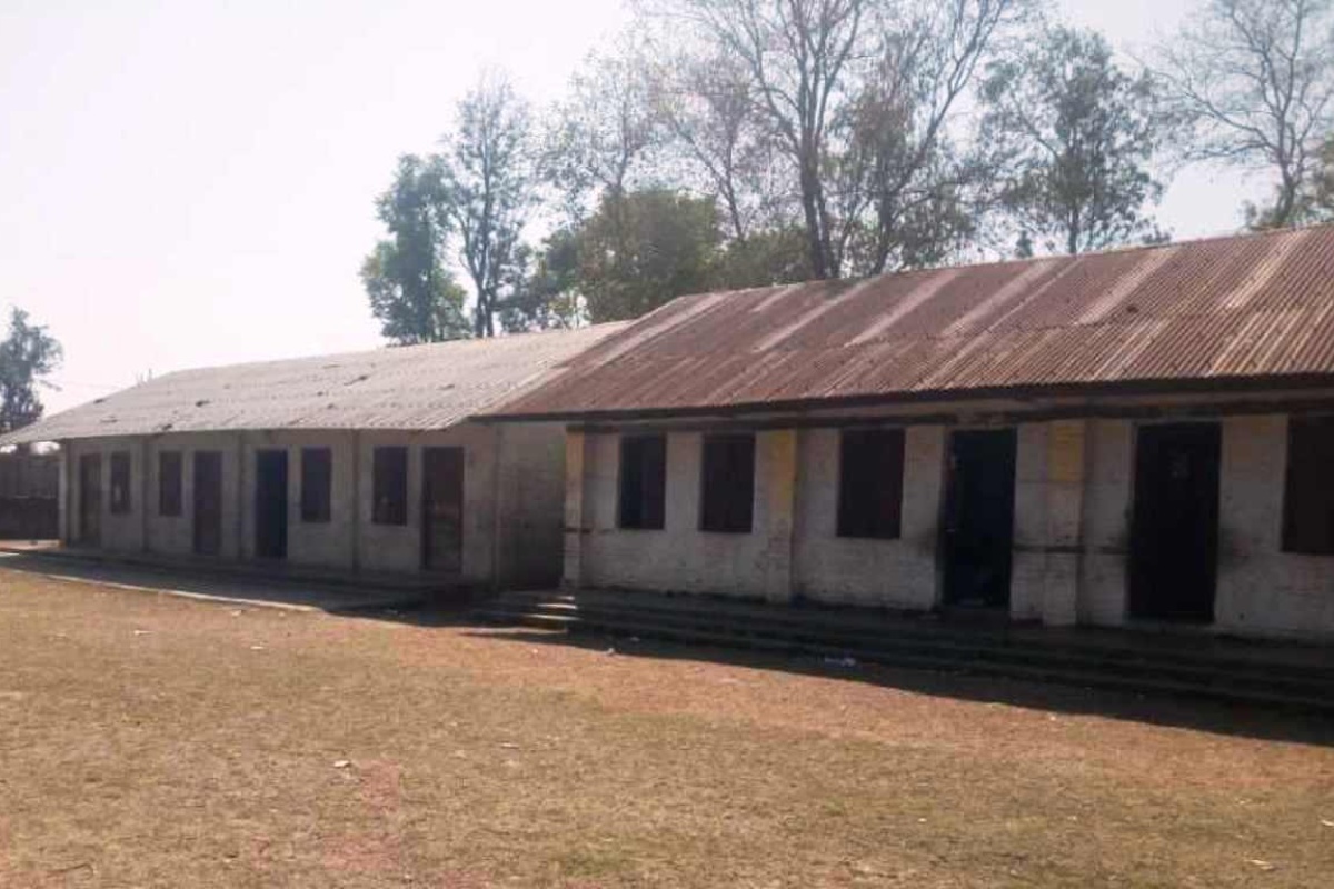 कञ्चनपुरको रत्न मावि भवन जीर्ण, पठनपाठनमा समस्या