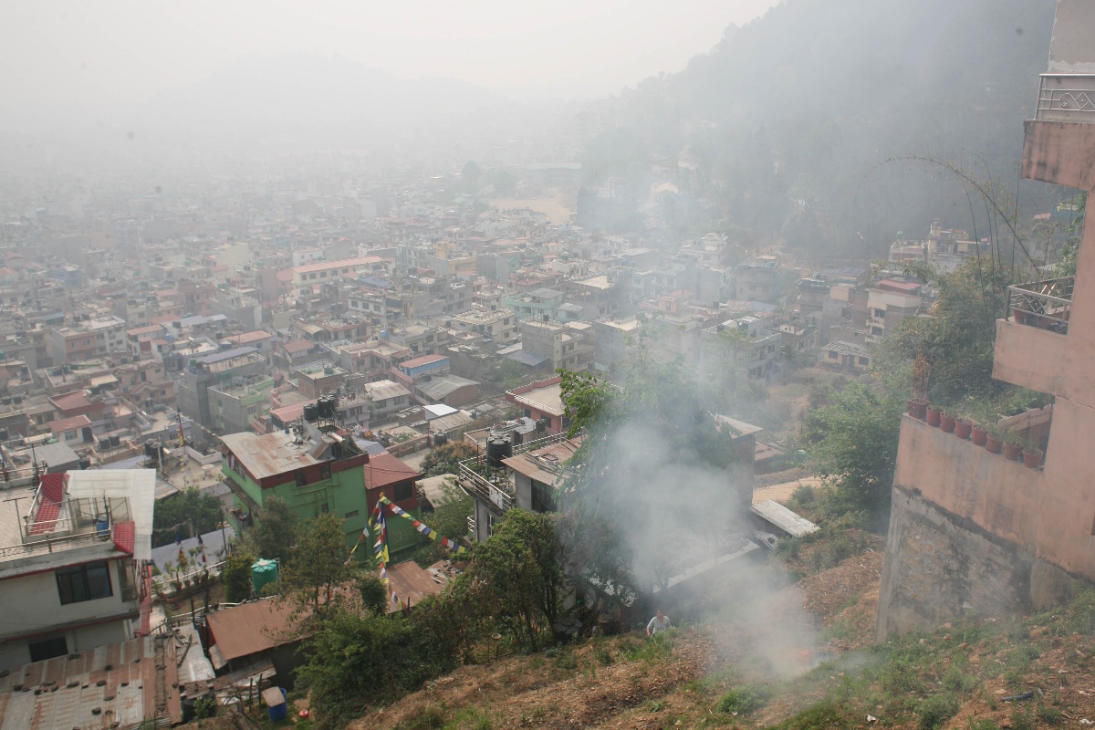 किन बढ्दै छ वायु प्रदूषण?