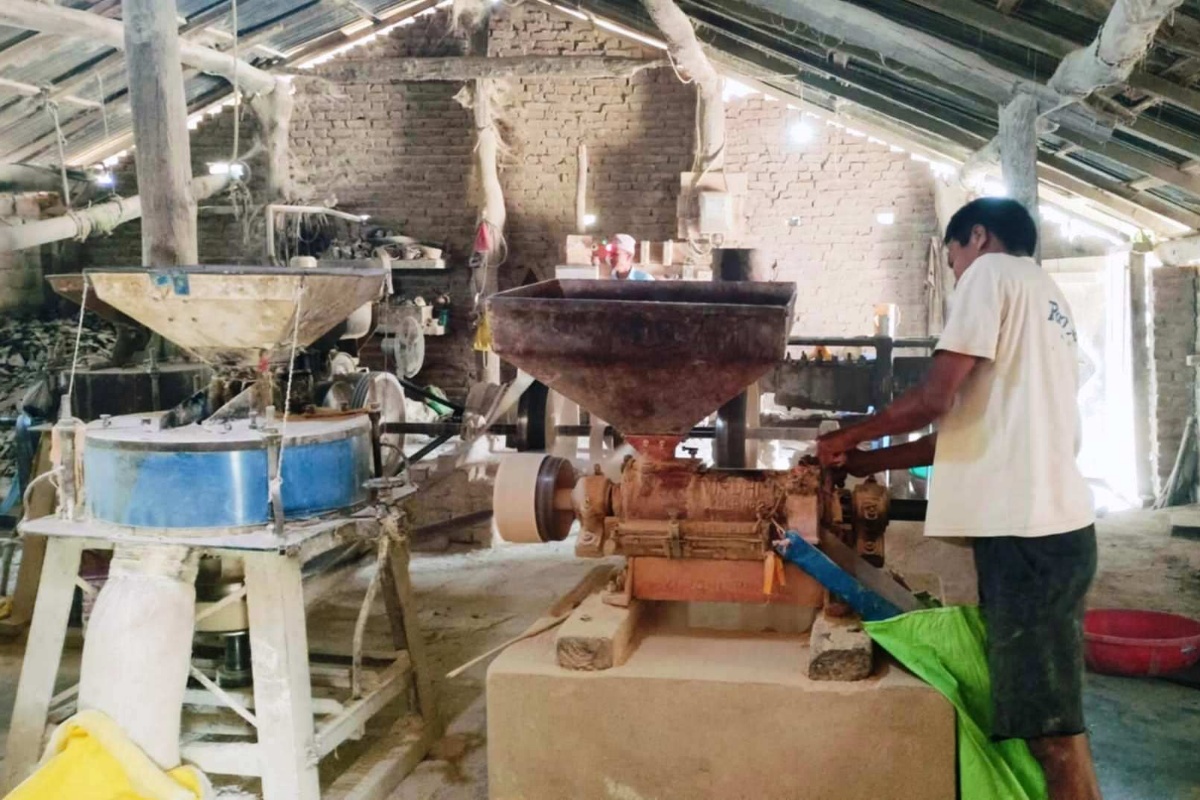 कुटानी–पिसानी मिलबाट जीविकोपार्जन गर्दै चित्रबहादुर