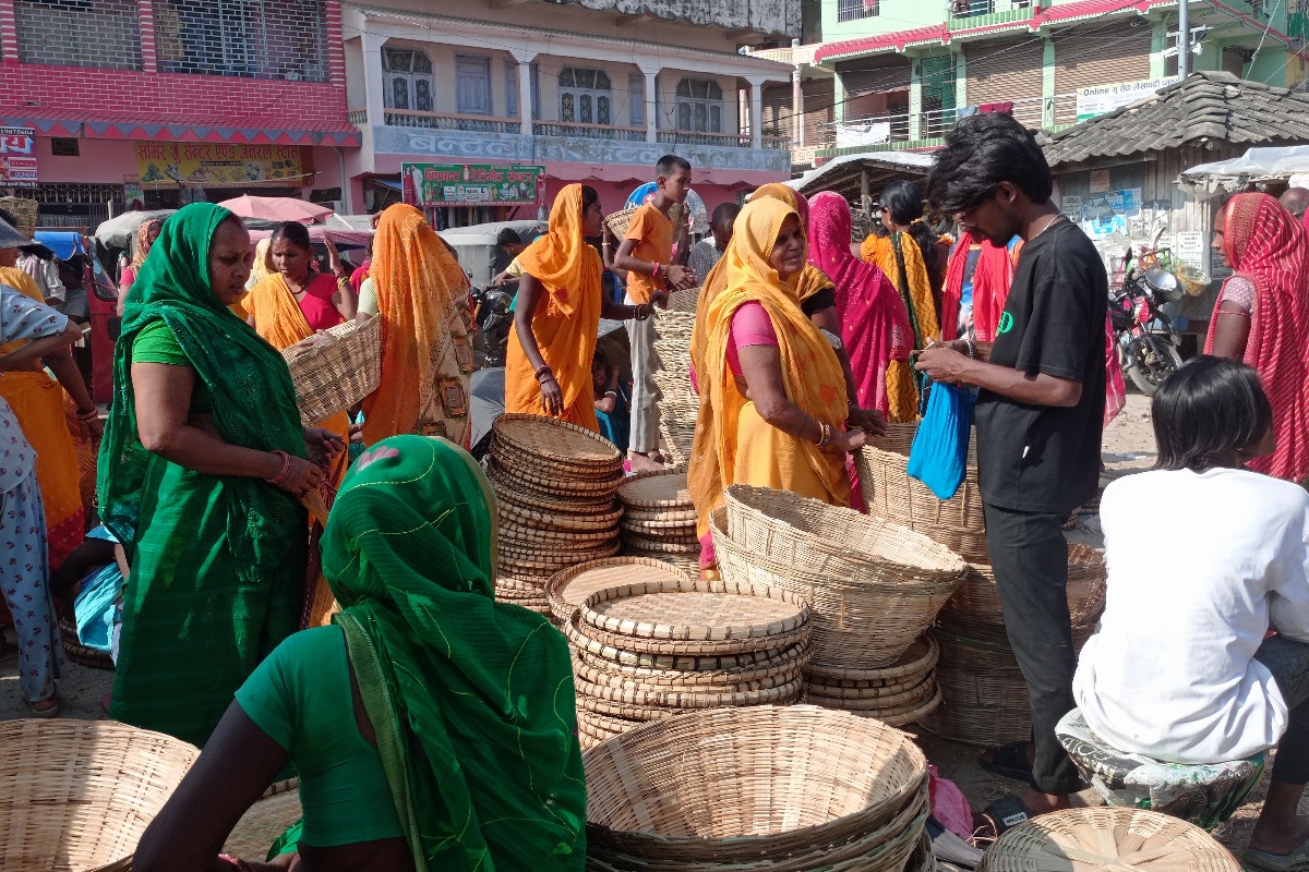 छठपर्व नजिकिँदा बढ्यो बाँसका सामानको माग