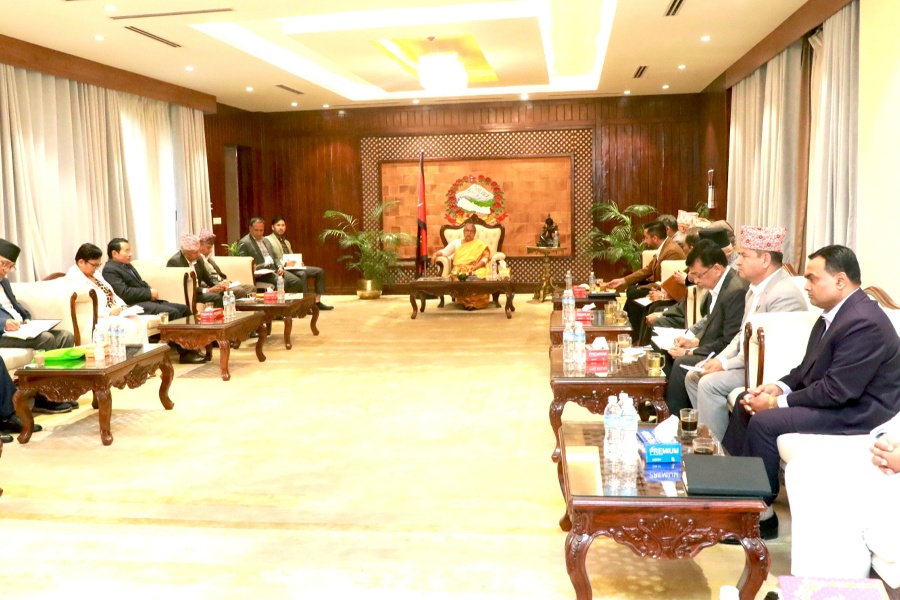 राजनीतिक दलका नेताहरूसँग प्रधानमन्त्री कार्कीले कात्तिक ४ गते चुनावको विषयमा संवाद गरेकी थिइन्।