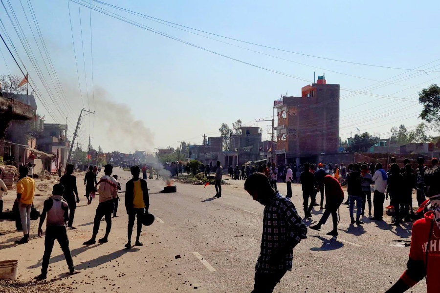 धनुषामा मूर्ति विसर्जनको क्रममा विवाद, स्थिति नियन्त्रणमा लिन अश्रुग्यास प्रहार