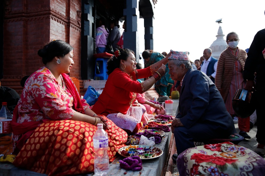 बालगोपालेश्वर मन्दिरमा आज दिदीबहिनी नहुनेहरूले लगाए भाइटीका (तस्वीरसहित)