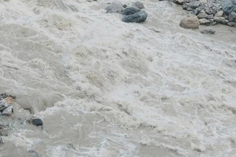 विद्यालयबाट फर्कंदै गर्दा खोलाले बगाएर बालिकाको मृत्यु, तीन घाइते