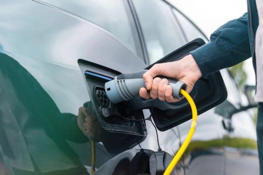 बिस्तार हुँदै विद्युतीय सवारीको बजार, पूर्वाधारमा अझै समस्या