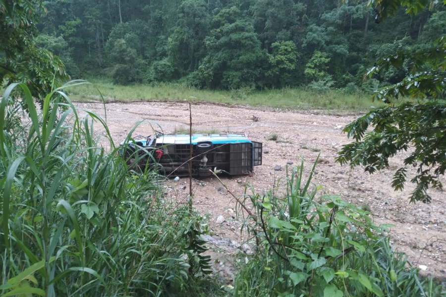 तीर्थयात्री चढेको बस बारामा दुर्घटना, ६ जनाको मृत्यु
