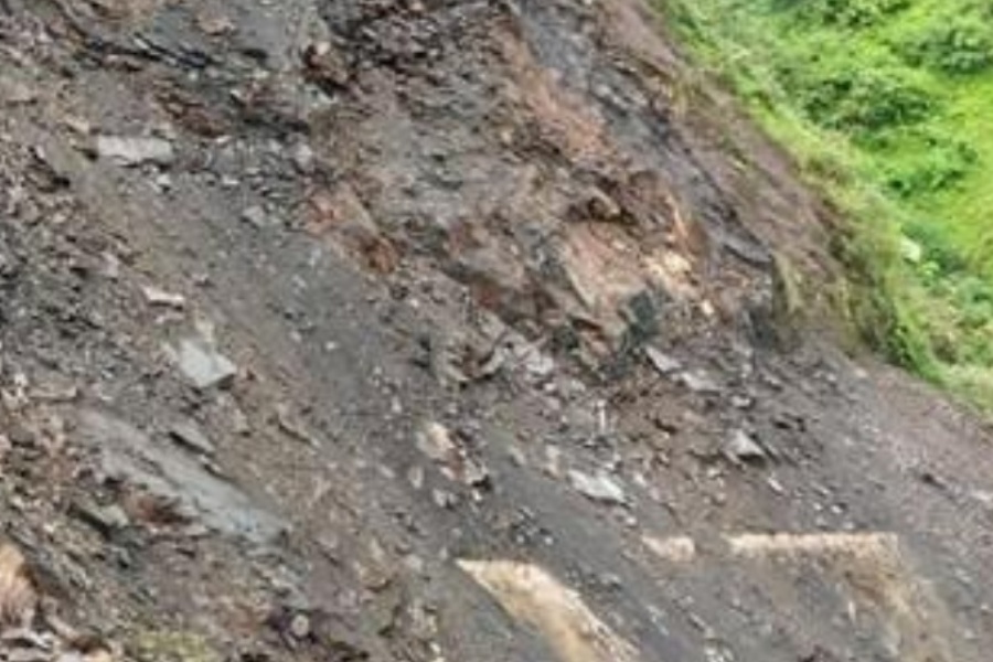 पहिरोले भीमफेदी–कुलेखानी–फाखेल–काठमाडौँ सडक बन्द