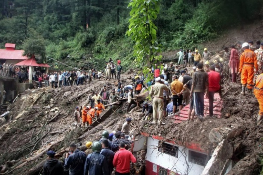 भारतको हिमाचलमा बाढी: मृत्यु हुनेको संख्या ६५ पुग्यो, ८५७ सडक बन्द 