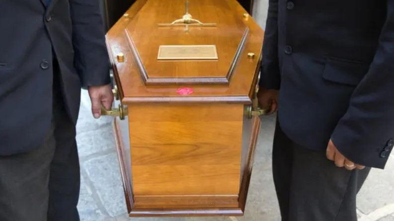 पाइलट पढ्न गएका छोराको शव जब टीकाको अघिल्लो दिन आयो…