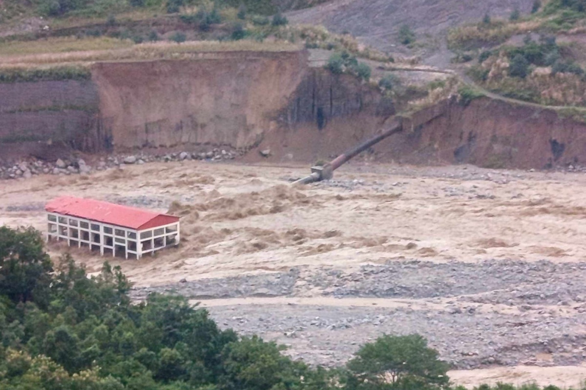 बाढीले १६ जलविद्युत् आयोजनामा क्षति, माथिल्लो तामाकोशीमा ४ जना बेपत्ता