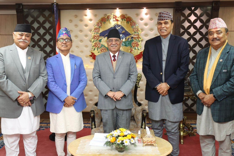 राप्रपाका मन्त्रीहरूले प्रधानमन्त्रीलाई बुझाए राजीनामा