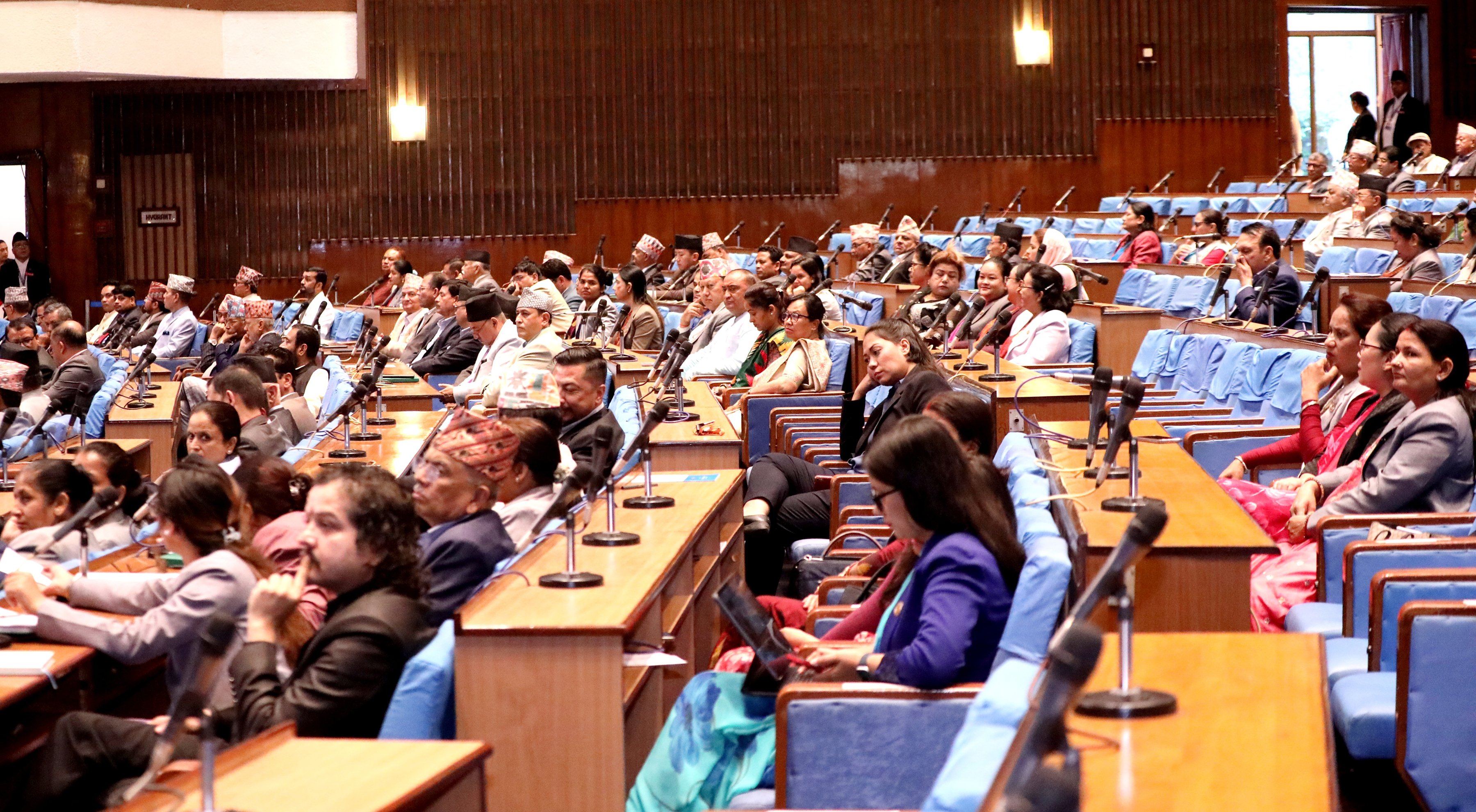 प्रतिनिधिसभामा विश्वासको मतसम्बन्धी प्रस्तावमा छलफल जारी