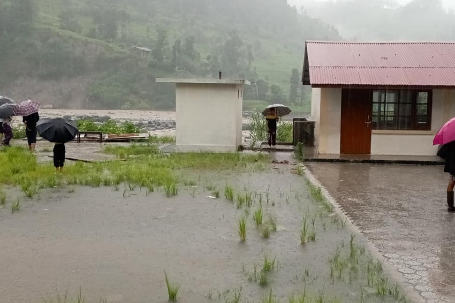 हेलम्बु मेलम्चीमा बाढी: मेलम्ची–हेलम्बु सडक अवरुद्ध