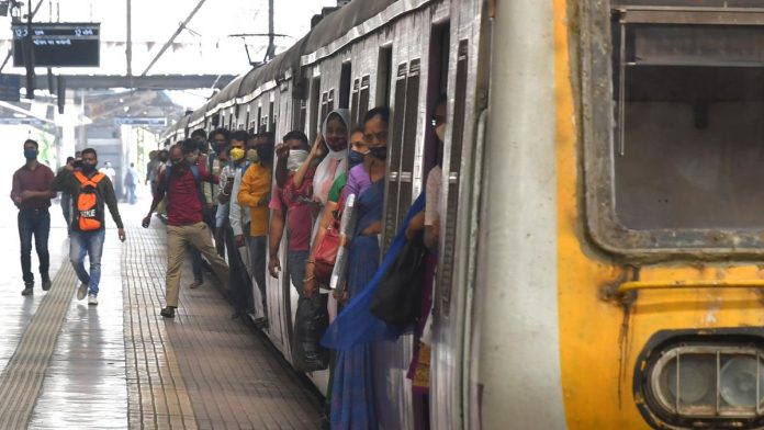 महाराष्ट्रमा रेलबाट खसेर ४ जनाको मृत्यु, ९ घाइते