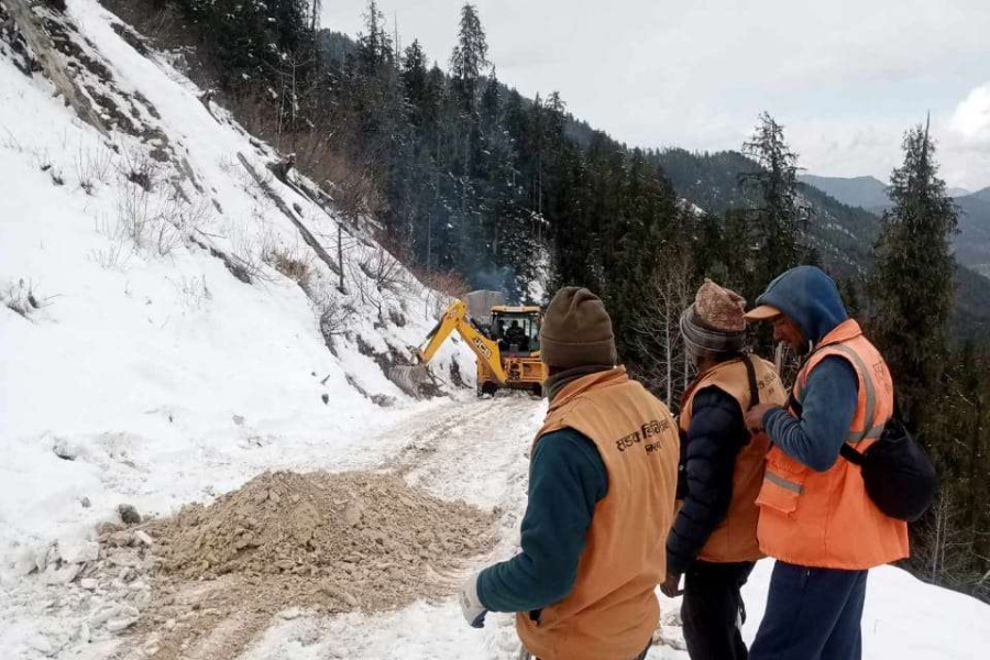 हिउँ पन्छाएर सञ्चालनमा आयो नाग्म–गमगढी सडक