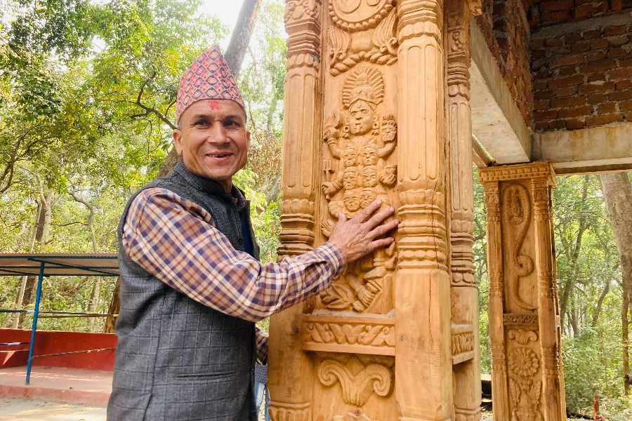 काष्ठकला ‌: पुस्ताैँदेखिको सीप जोगाउँदै भीमबहादुर