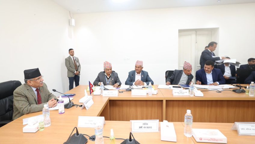 बैंक तथा वित्तीय संस्थाको समस्या सम्बोधन गर्न बृहत् समीक्षा गरिन्छ : प्रधानमन्त्री