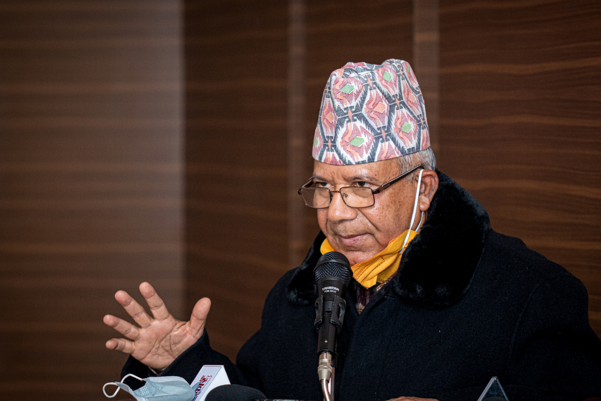 माधव नेपाल भर्चुअल बैठकमा, केन्द्रीय सदस्य र जिल्ला अध्यक्षहरूसँग सुझाव लिँदै