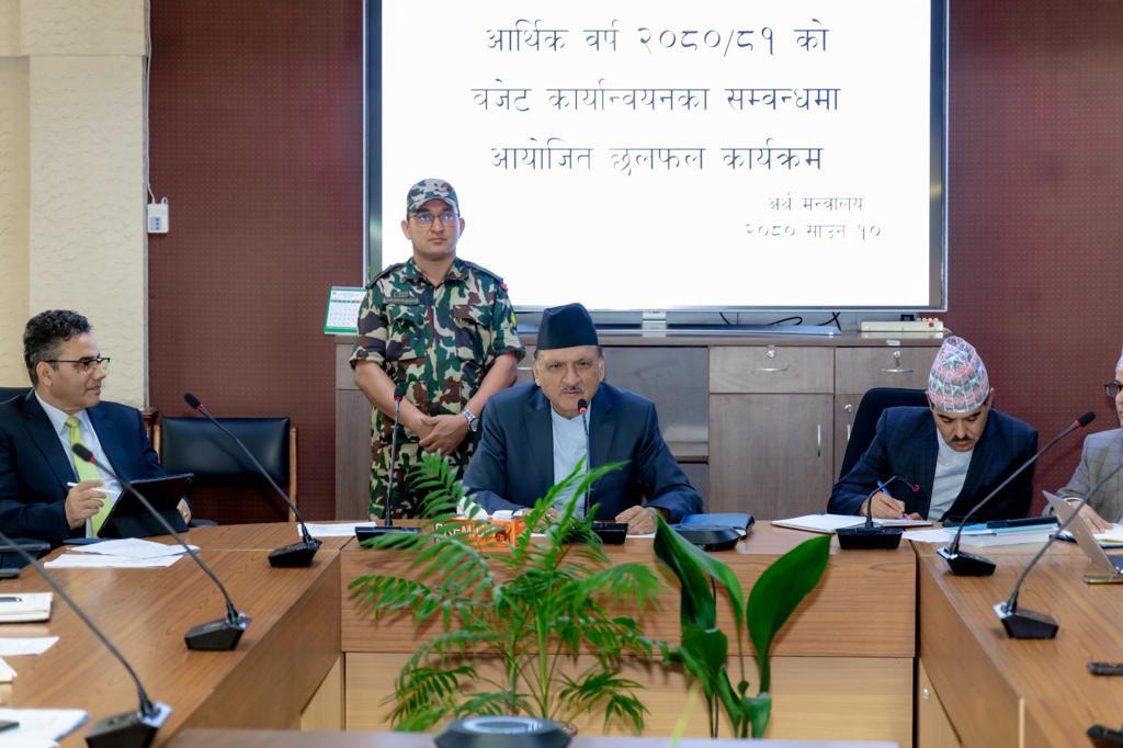 कात्तिकभित्र ठेक्का लगाइसक्न मन्त्रालयका सचिवहरूलाई अर्थमन्त्रीको निर्देशन